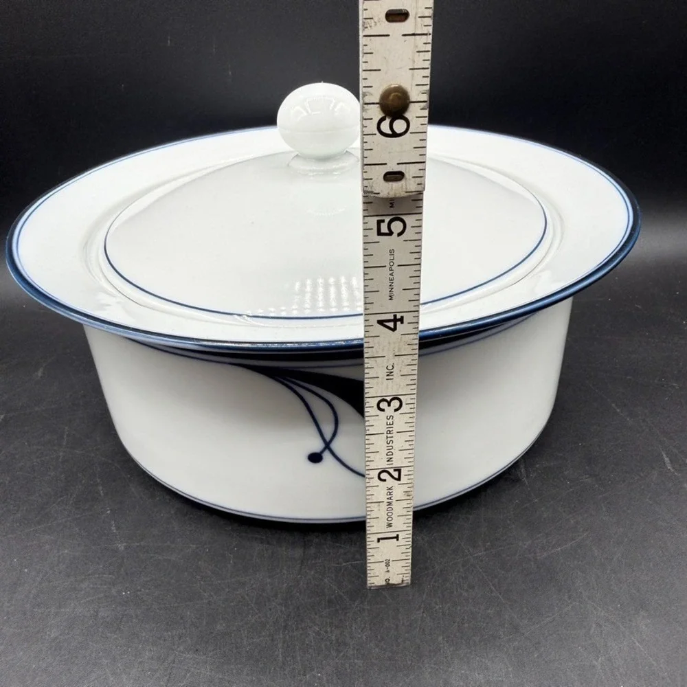 Dansk‎ Flora Bayberry Round Covered Casserole Width- 9 5/8 in Height- 3 7/8